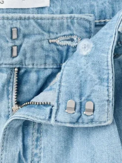 Short stone uni avec une coupe droite et des crochets en fermeture