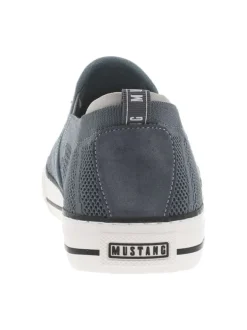 Sneakers bleues en maille à semelle plate blanche et à fermeture slip-on