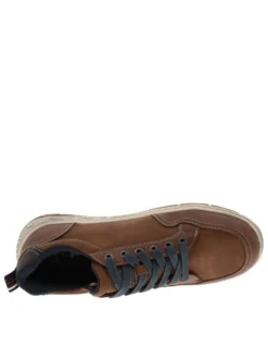 Sneakers cognac à talon plat avec des lacets et un zip latéral