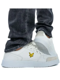 Sneakers en cuir blanc et empiècements beige à logo jaune débossé et lacets