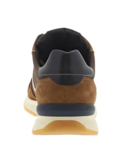 Sneakers en cuir camels et marrons avec des surpiqûres beiges à semelle plate