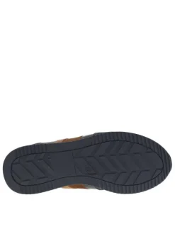 Sneakers en cuir marine et camel avec des surpiqûres grises à semelle plate