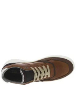 Sneakers en cuir marron à semelle semi-compensée blanche et lacets plats