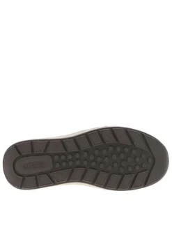 Sneakers en cuir marron à talon plat avec des lacets et un zip latéral