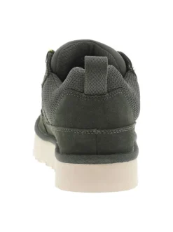 Sneakers kakis en daim larges à semelle plate et à lacets plats