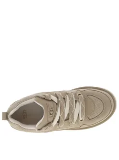 Sneakers larges en cuir taupe en daim à semelle plate et à lacets plats