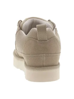 Sneakers larges en cuir taupe en daim à semelle plate et à lacets plats