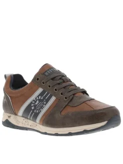 Sneakers marron plates avec des lacets plats et des dessins sur la semelle