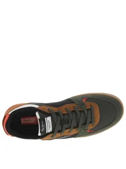 Sneakers multicolores à semelle plate avec empiècements camel et lacets verts