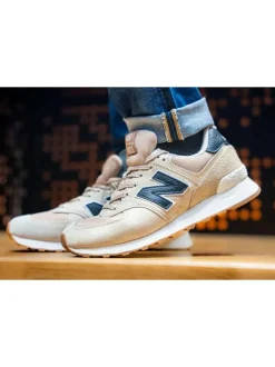 Sneakers multisport beige à talon plat et à lacets plats ton sur ton