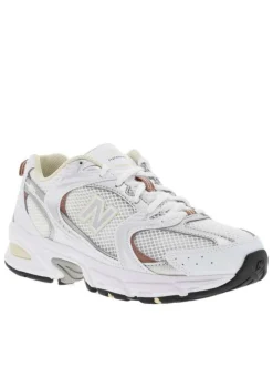 Sneakers multisport blanches et argentées à talon plat et à lacets blancs