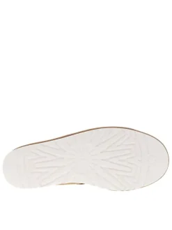 Sneakers naturelles en cuir avec un talon plat et des lacets blancs et marron