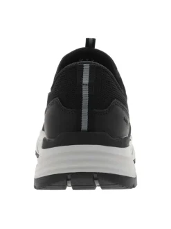 Sneakers noires à semelle plate avec une fermeture à slip-on