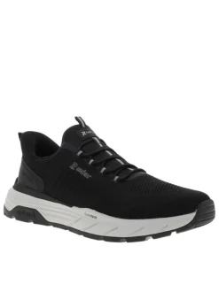 Sneakers noires à semelle plate avec une fermeture à slip-on
