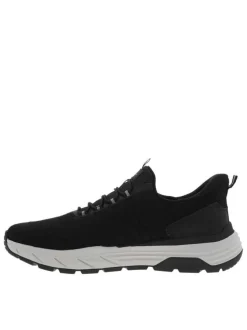 Sneakers noires à semelle plate avec une fermeture à slip-on
