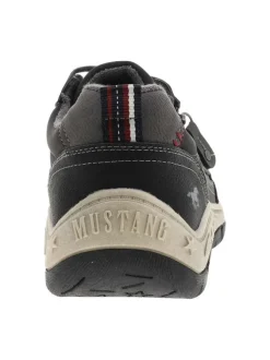 Sneakers noires à talon plat avec des lacets plats gris et un zip