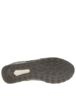 Sneakers olive en cuir perforé avec semelle blanche et grise et des lacets plats