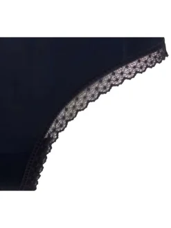 String marine uni avec une coupe ajustée et à détails en dentelle
