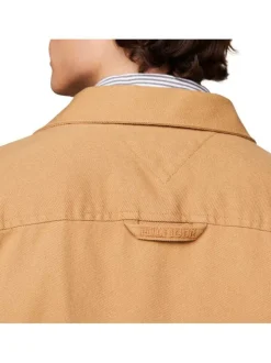 Surchemise en coton camel unie avec une coupe droite et un col français