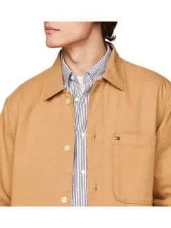 Surchemise en coton camel unie avec une coupe droite et un col français