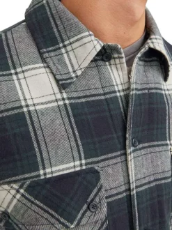 Surchemise marine à carreaux avec une coupe droite et un col français