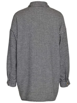 Surchemise noire avec un imprimé pied de poule une coupe oversize et des poches