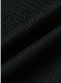 Sweat noir uni avec une coupe droite et un col rond