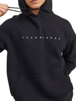 Sweat à capuche noir uni avec une coupe droite et une poche kangourou