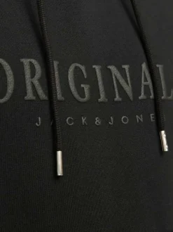 Sweat à capuche noir uni avec une coupe droite et une poche kangourou