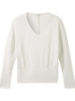 Sweat écru uni avec une coupe droite un col en v et des manches longues