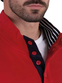 Sweat en coton biologique rouge uni avec une coupe droite et un col camionneur