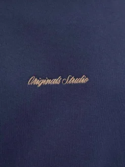 Sweat en coton marine avec un logo orange brodé et un col rond
