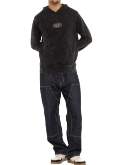 Sweat gris foncé uni avec une coupe droite et un col à capuche