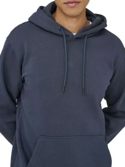 Sweat marine uni avec une coupe droite et un col à capuche