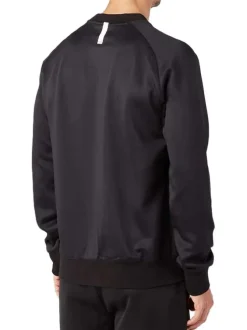 Sweat noir uni avec une coupe droite et un col rond