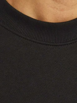 Sweat noir uni avec une coupe droite un col rond et des manches longues
