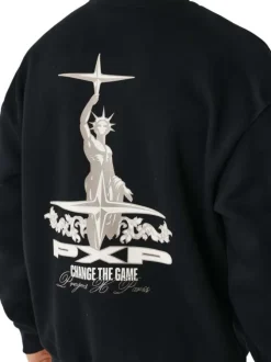 Sweat noir uni avec un imprimé sur la poitrine et un col rond