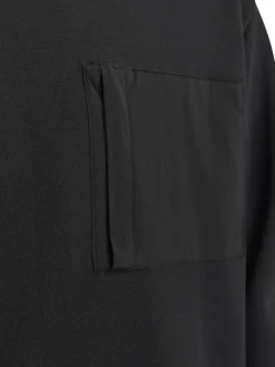 Sweat noir uni à coupe droite et à col rond avec une poche zippée à la poitrine
