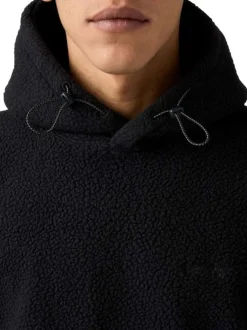 Sweat noir uni en sherpa avec une coupe droite et un col à capuche