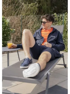 Sweat zippé marine uni avec une coupe droite et une capuche ajustable