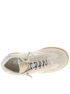 Tennis beiges avec un talon plat et des lacets élastiqués