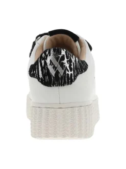 Tennis noires avec semelle texturée et trois fermetures à velcro