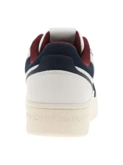 Tennis blanches avec semelle à talon plat et doublure bordeaux