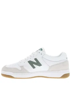 Tennis blanches à détails verts avec des lacets plats tressés