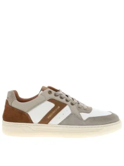 Tennis blanches et beiges en cuir avec un talon plat et des lacets