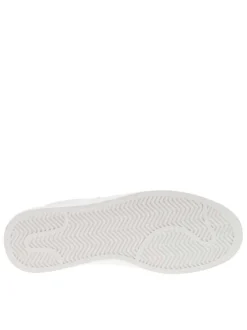 Tennis blanches à semelle plate avec lacets et empiècements marine et bordeaux