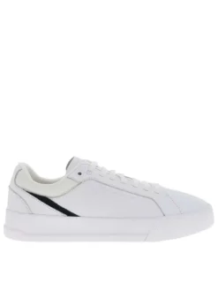 Tennis blanches à talon plat avec des lacets plats et un logo sur le côté