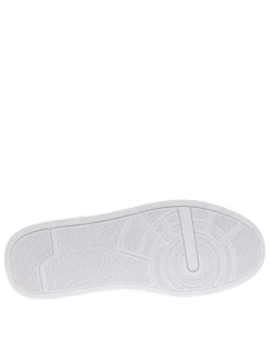 Tennis blanches à talon plat avec le contrefort en nubuck marine