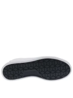 Tennis blanches à talon plat avec un logo embossé sur la languette
