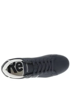 Tennis bleues marine avec le nom de la marque à semelle plate et à lacets plats